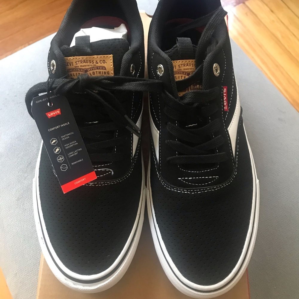 Levi’s men’s sneakers. New with tags